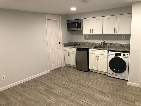 3rd image of 2628 S Uhle St Unit B
