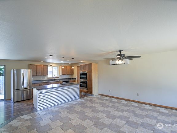 5th image of 400 Volesky Drive SE
