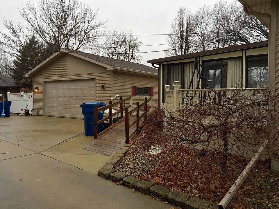 1st image of 158 Esther Cir