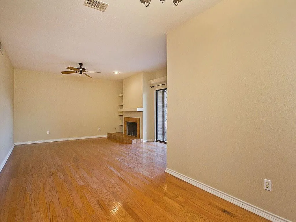 2 bed, 1.0 bath, 979 sqft, $1,750 — Photo 4