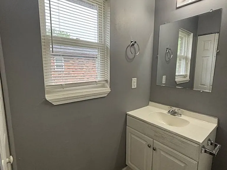 433 Woodcreek Dr — Photo 8