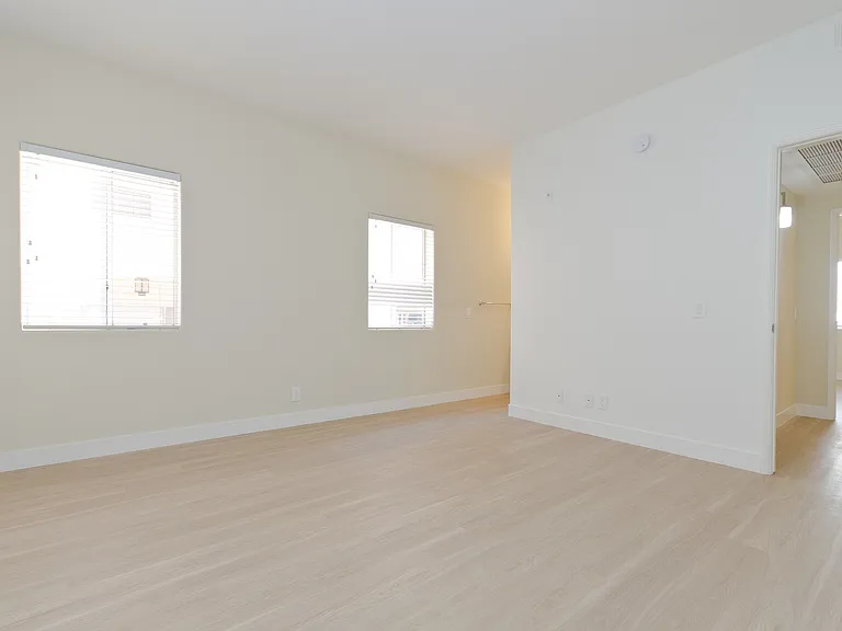 1230 Wellesley Ave #205 — Photo 9