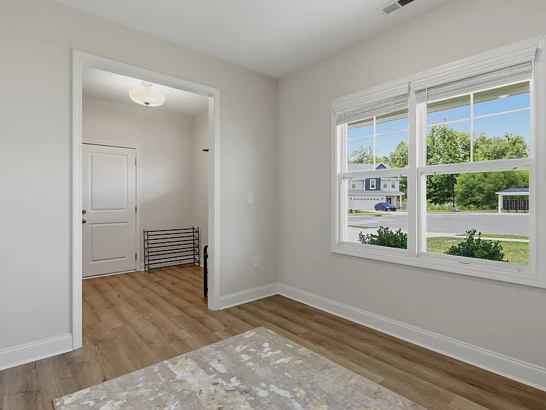 291 Burnside Dr — Photo 8