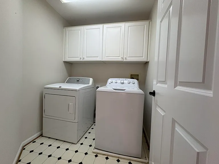 1151 Fieldview Dr — Photo 38