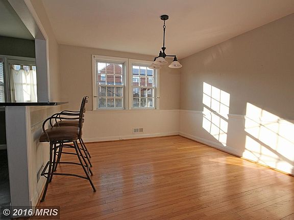 Dining Room & Breakfast Bar