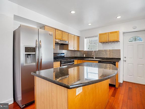 4th image of 856 N 20th St