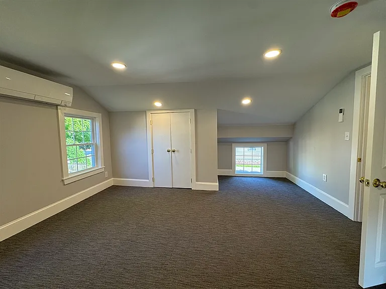 55 Central St #2R — Photo 8