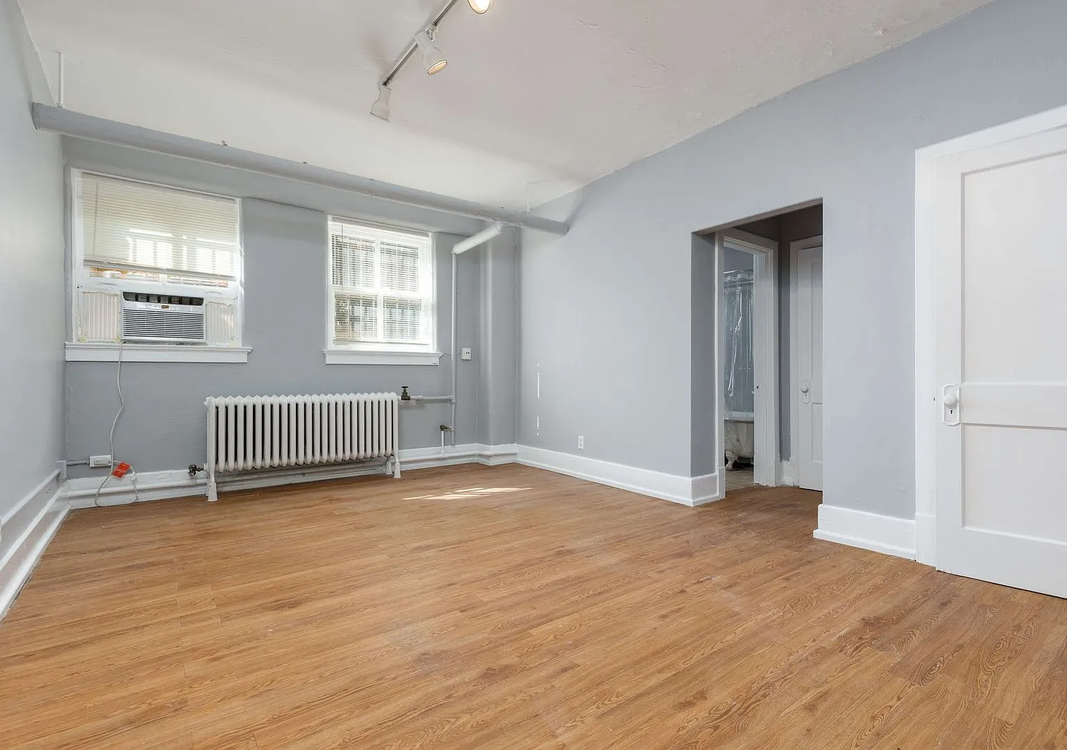 222 W Magnolia Ave — Photo 4