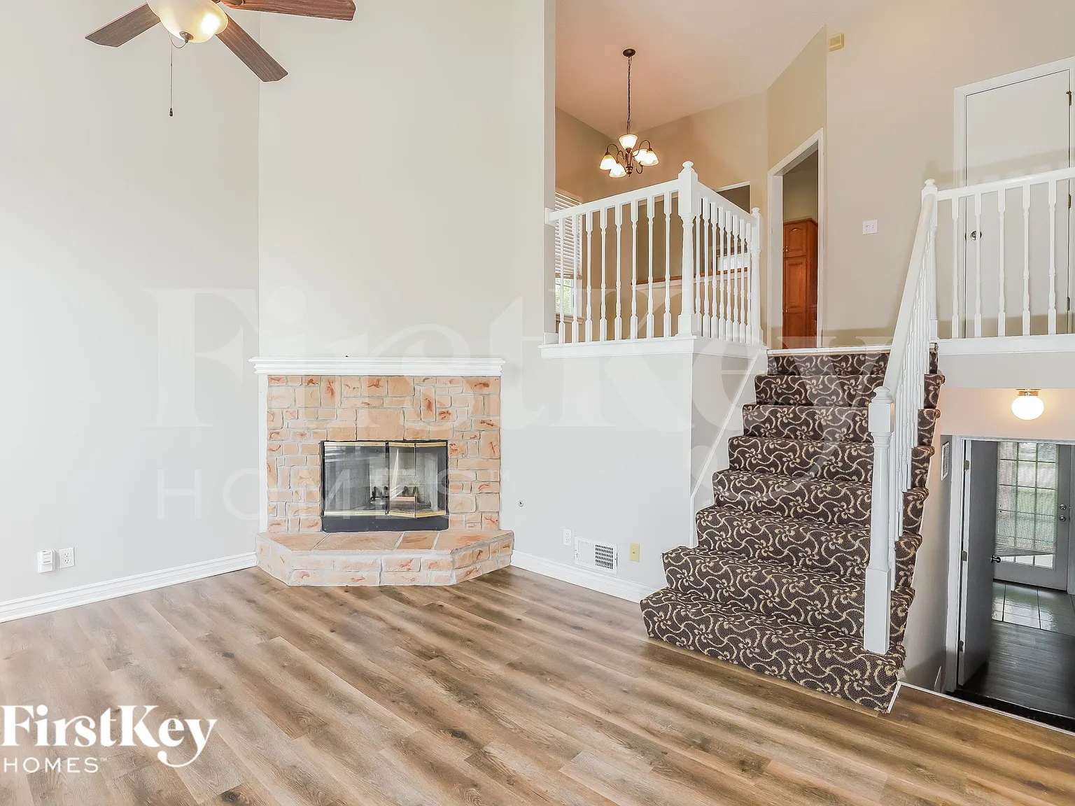 3 bed, 2.0 bath, 1576 sqft, $2,860 — Photo 2