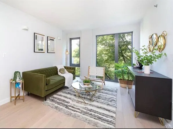 136-80 41st Ave #7, Flushing, NY 11355