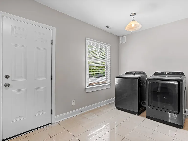 2805 McCombs St — Photo 5