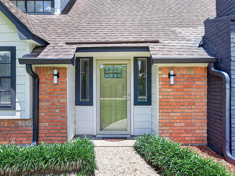 105 Glenmora Ct — Photo 6
