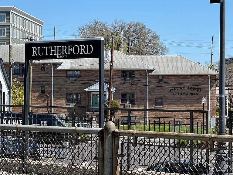 Station Square Apartments Steps from East Rutherford Train Station with Parking Included — Photo 16