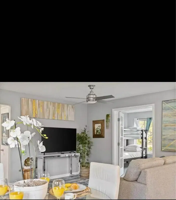Private Room in Waterfront Home - Rio Vista / Tarpon River — Photo 4