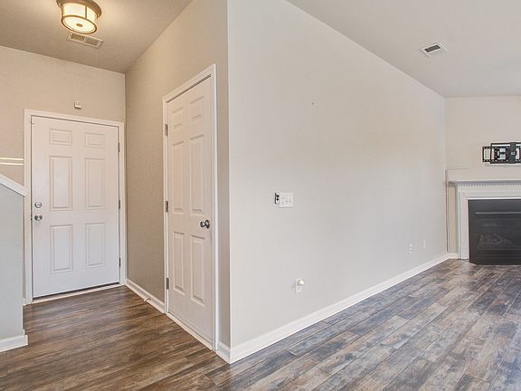 5th image of 411 Ridgedale Rd