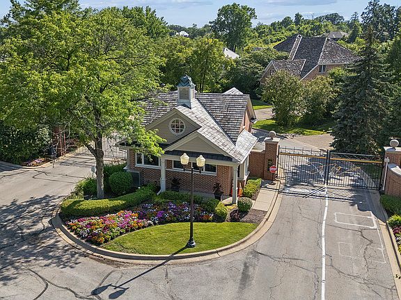 3rd image of 9620 Pacific Ct