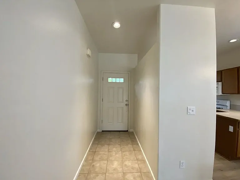 660 Callahan Dr — Photo 28