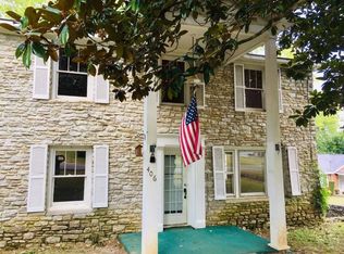406 6th Ave, Fayetteville, TN 37334