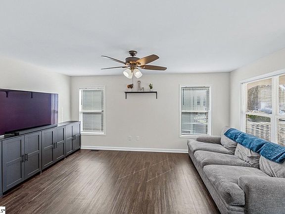 4th image of 133 Aisha St