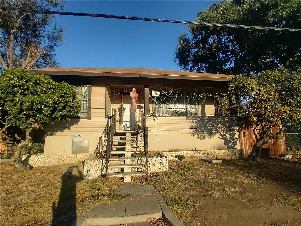 1270 N Airport Way photo 1