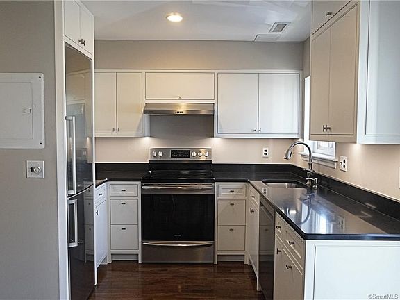 3rd image of 22 Dr Martin Luther King Jr Dr APT A-4
