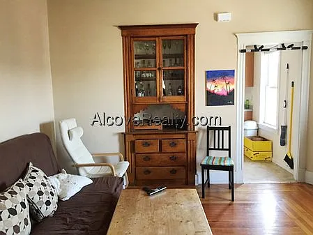 3 bed, 1.0 bath, $3,800 — Photo 3