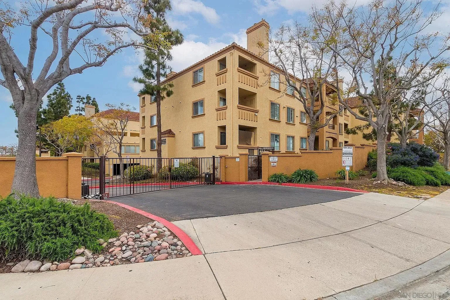 2 bed, 1138 sqft, $3,100 — Photo 1