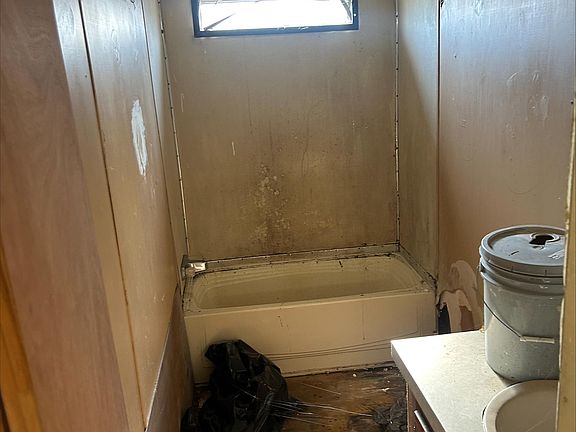 3rd image of 63 Robin Hood Cir