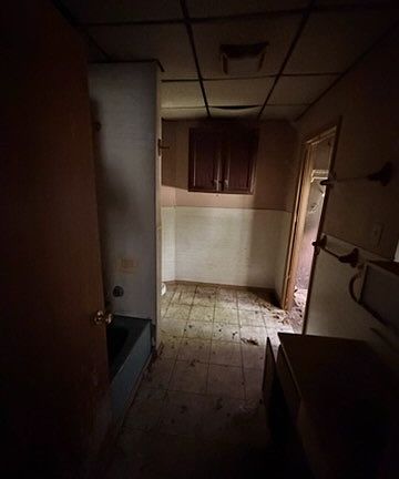 5th image of 122 Front St