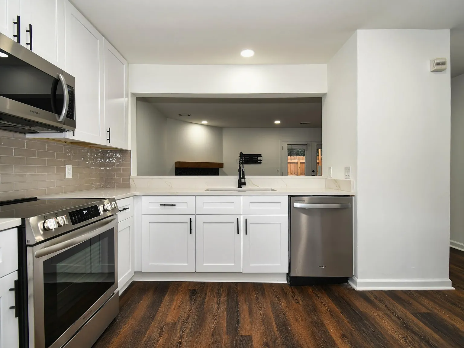 2 bed, 2.5 bath, 1200 sqft, $2,295 — Photo 3