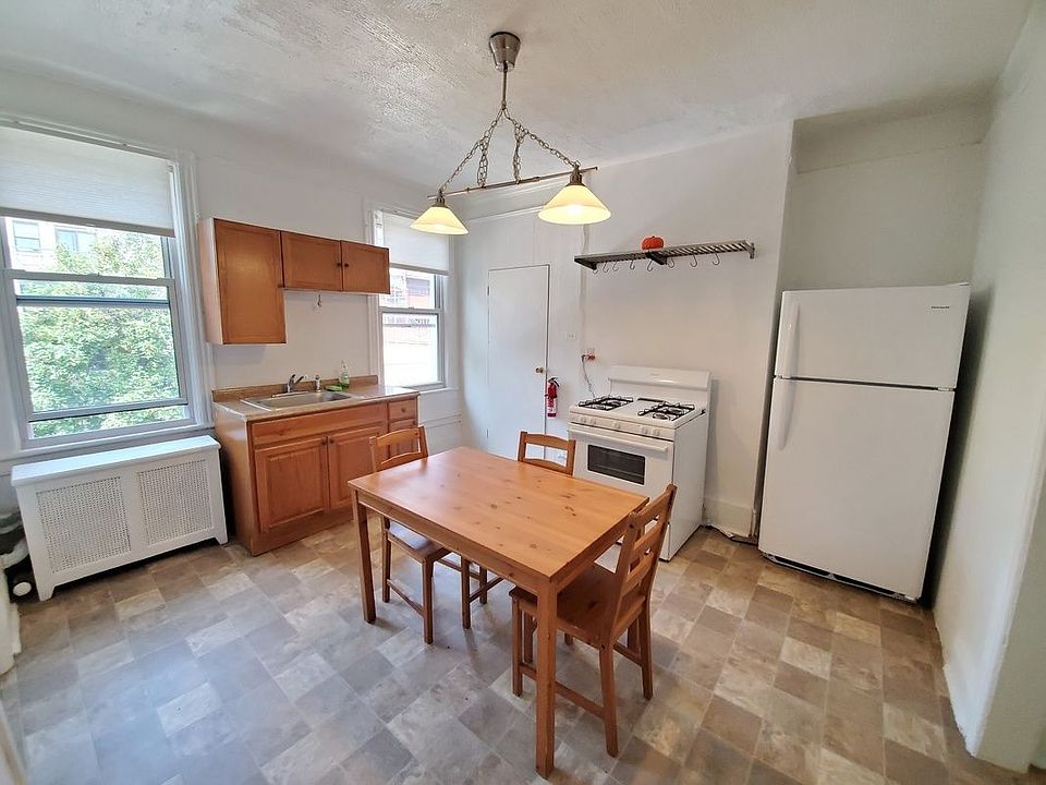 1st image of 3028 32nd St #2