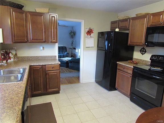 5th image of 16 Frawley Dr