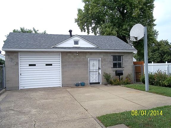 3rd image of 823 Texas Ave