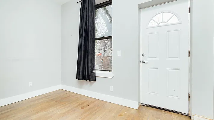 Rented by Nooklyn NYC LLC | media 18