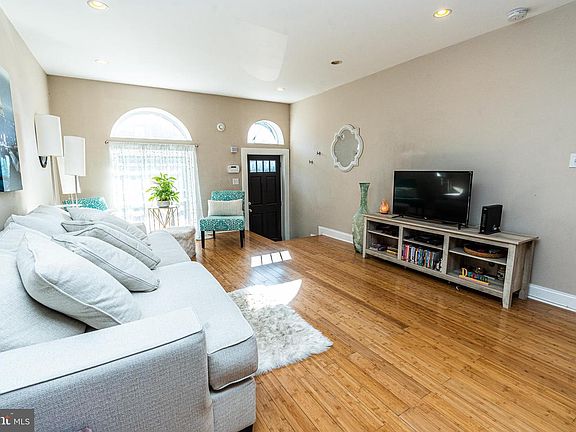 4th image of 8 N Kenwood Ave