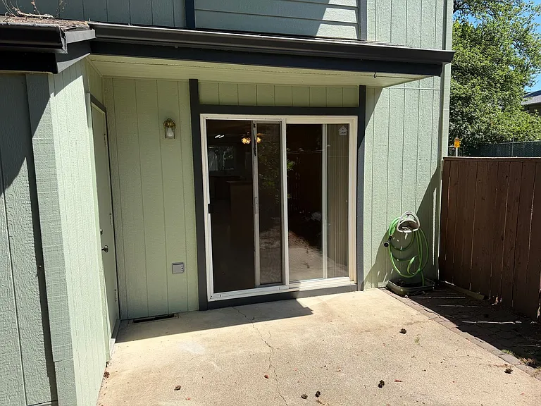 1638 Fetters Loop — Photo 7