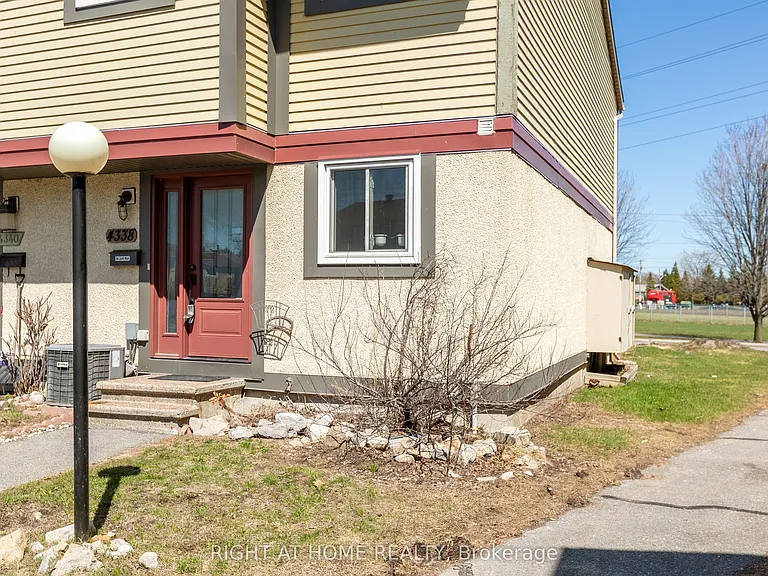4338 Meadowvale Ln — Photo 2