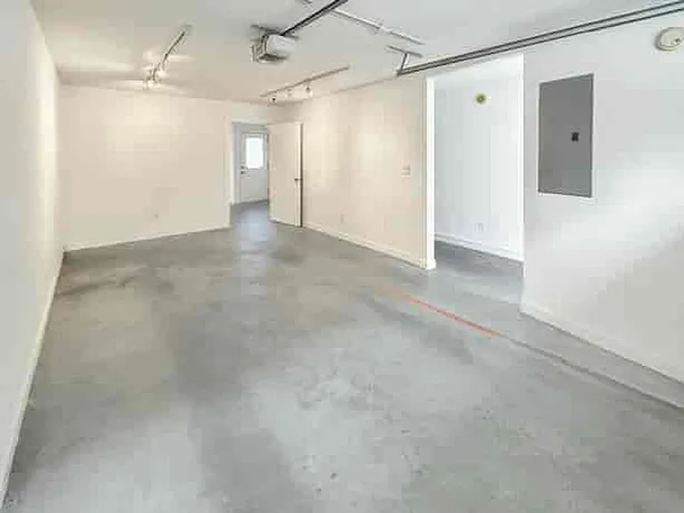 322 Peters St SW #2 — Photo 28