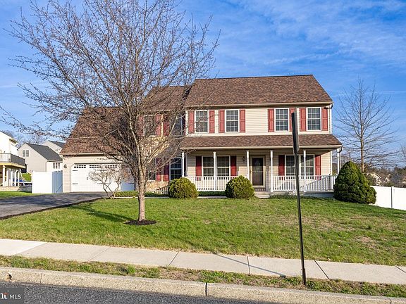 5th image of 402 Harmony Ln