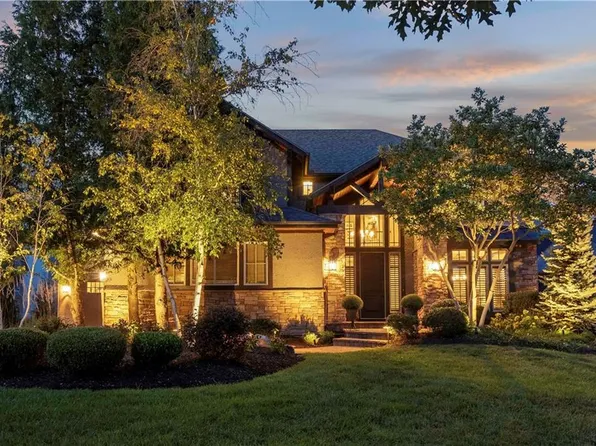 5306 W 164th Pl, Overland Park, KS 66085