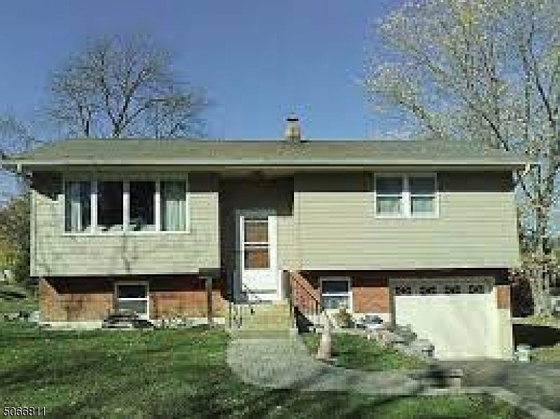 2nd image of 17 Cedar Ave