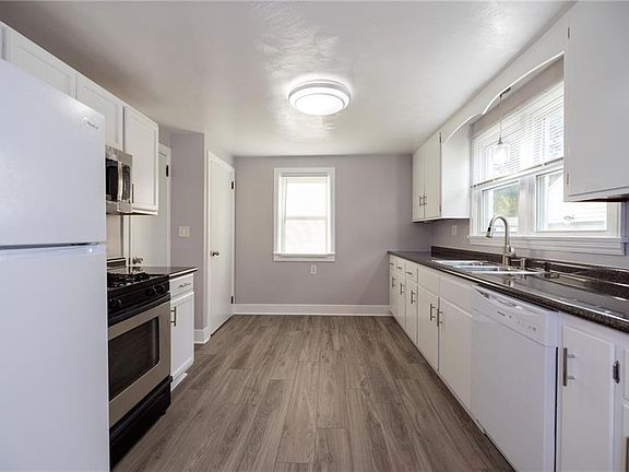 4th image of 1216 Ardmore Ave