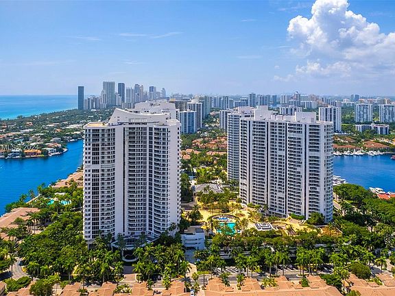 3rd image of 21205 Yacht Club Dr APT 2810