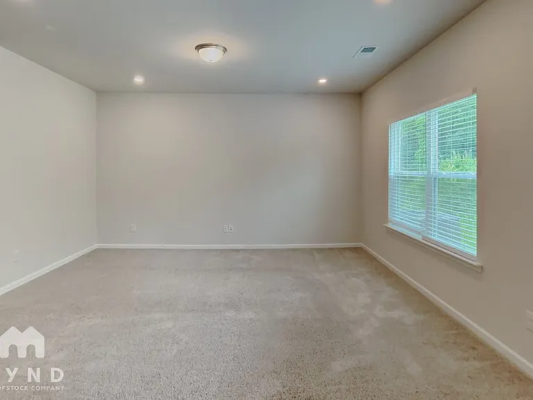7130 Amberhouse Dr — Photo 2