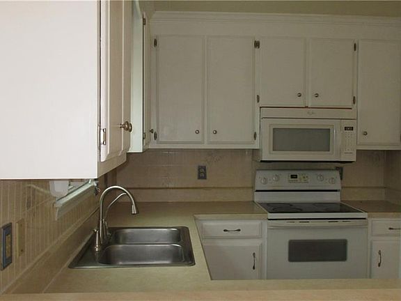 2nd image of 703 Lateen Ct