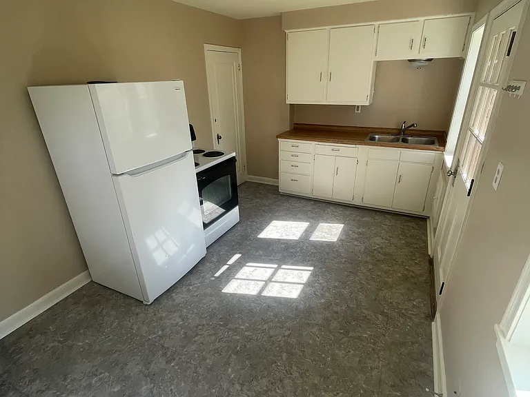 708 Scott Ave — Photo 3