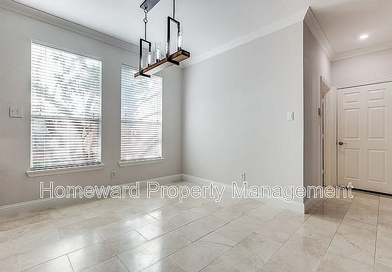 7526 Greenvalley Ln — Photo 12