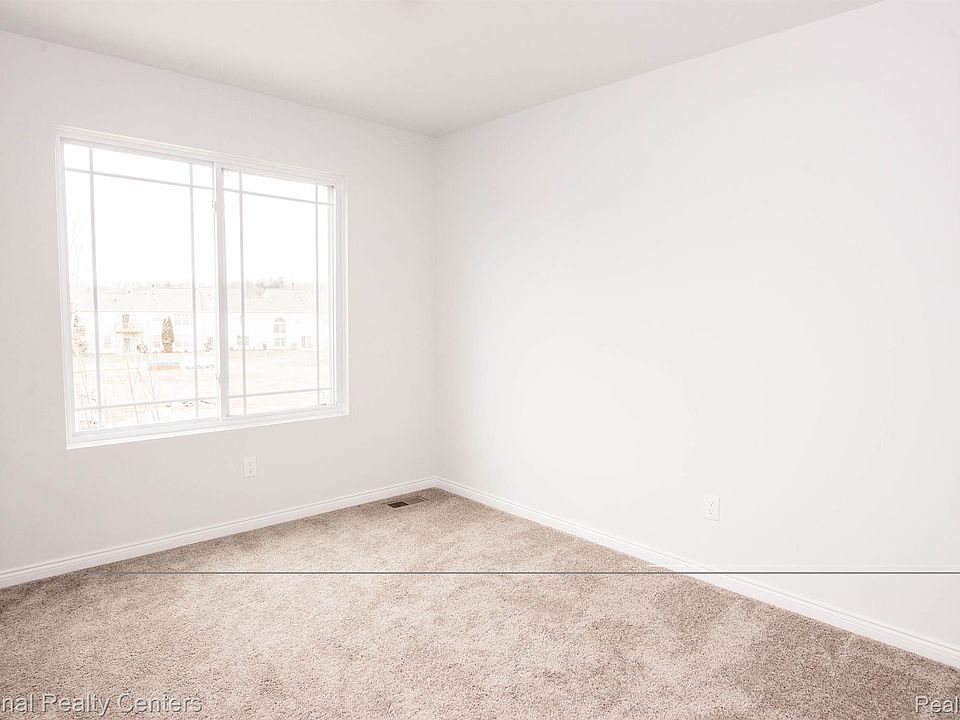 945 Guenevere Dr, photo 24