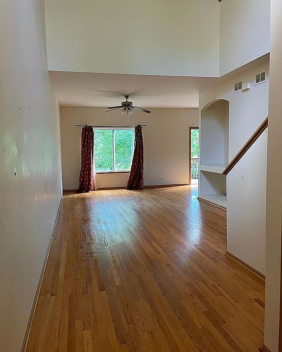 1st image of 437 Jamestown Ct