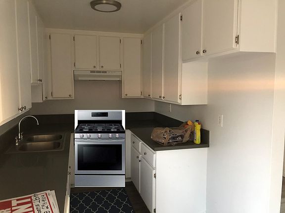 5th image of 2292 Lewis Ave #4